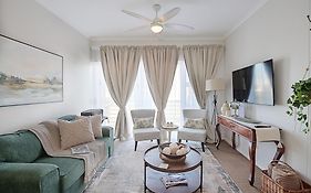 Unwind At Coral Bright 2Br Beach Apartment